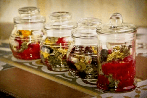 As infusións de herbas e os tés son un dos medios da medicina tradicional nas patoloxías articulares