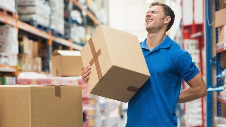 Dor de costas ao levantar pesas